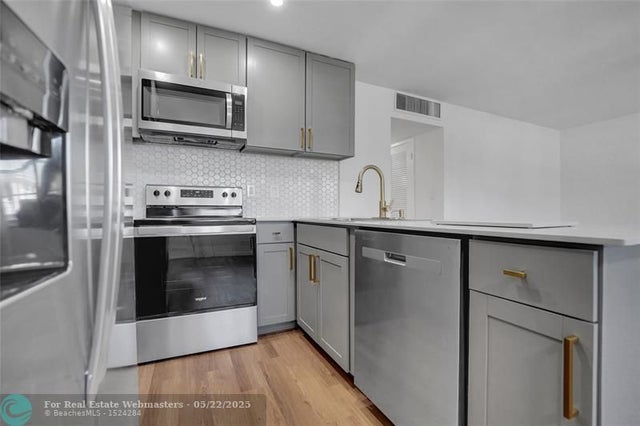 2 of 35 - 5203 Ne 24th Ter B207, Fort Lauderdale, FL