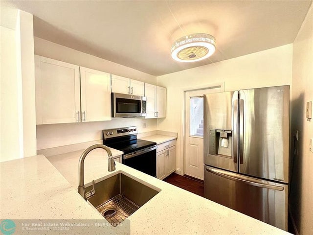 2 of 38 - 5001 W Oakland Park Blvd 111, Lauderdale Lakes, FL