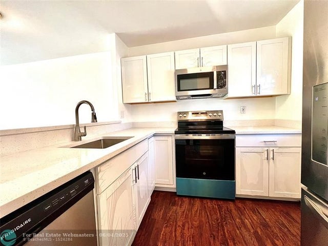 3 of 38 - 5001 W Oakland Park Blvd 111, Lauderdale Lakes, FL