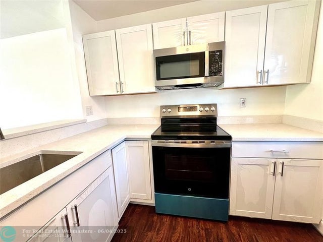 5 of 38 - 5001 W Oakland Park Blvd 111, Lauderdale Lakes, FL