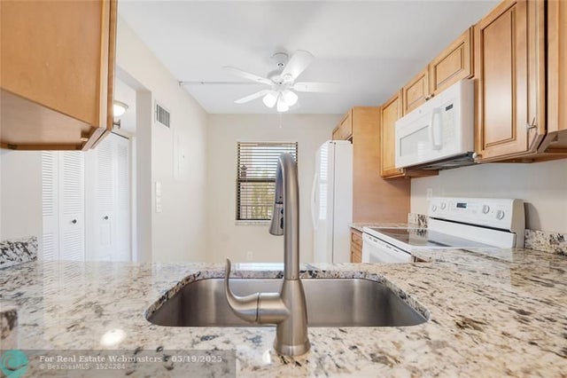 4 of 41 - 10101 Sunrise Lakes Blvd 410, Sunrise, FL