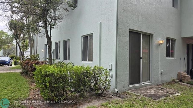 2 of 12 - 3261 Laurel Ridge Cir, Riviera Beach, FL