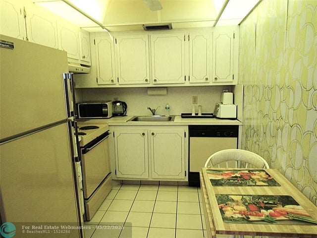 2 of 42 - 4002 Cambridge A 4002, Deerfield Beach, FL