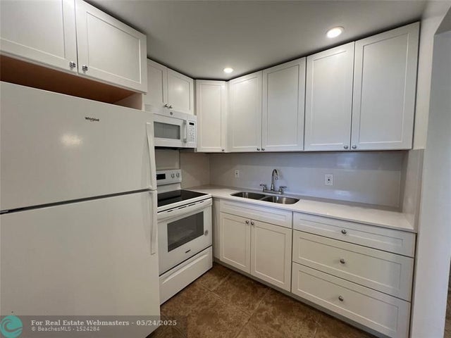2 of 41 - 150 Ventnor J 150, Deerfield Beach, FL
