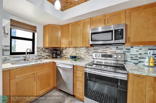 2 of 17 - 701 Nw 19th St 300, Fort Lauderdale, FL
