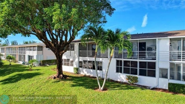 2 of 16 - 57 Northampton C C, West Palm Beach, FL