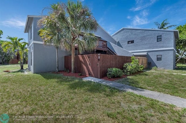1 of 25 - 27 Crossings Cir E, Boynton Beach, FL