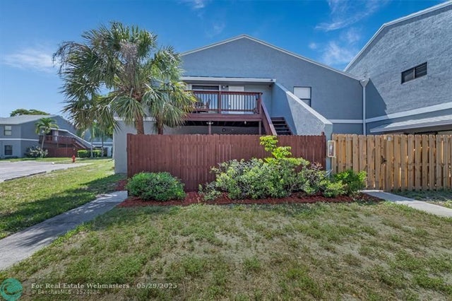 2 of 25 - 27 Crossings Cir E, Boynton Beach, FL