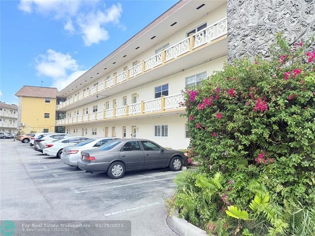 1 of 51 - 5121 W Oakland Park Blvd 105, Lauderdale Lakes, FL