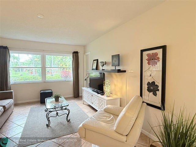 3 of 51 - 5121 W Oakland Park Blvd 105, Lauderdale Lakes, FL
