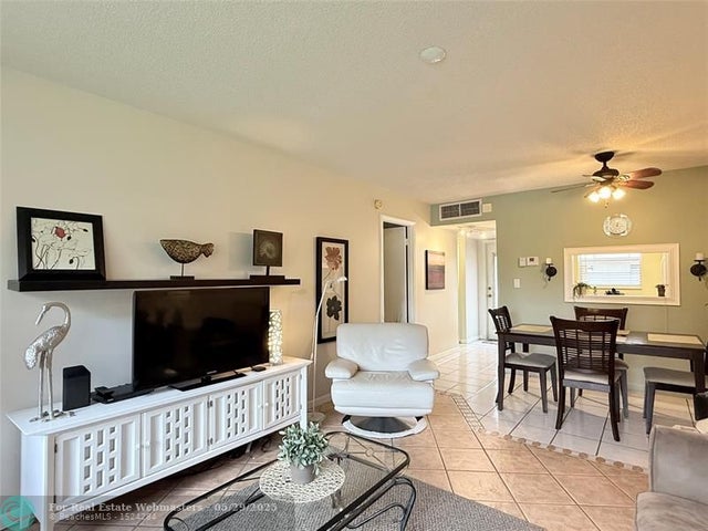 4 of 51 - 5121 W Oakland Park Blvd 105, Lauderdale Lakes, FL