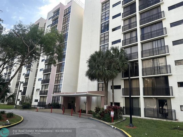 1 of 12 - 16909 N Bay Rd 111, Sunny Isles Beach, FL