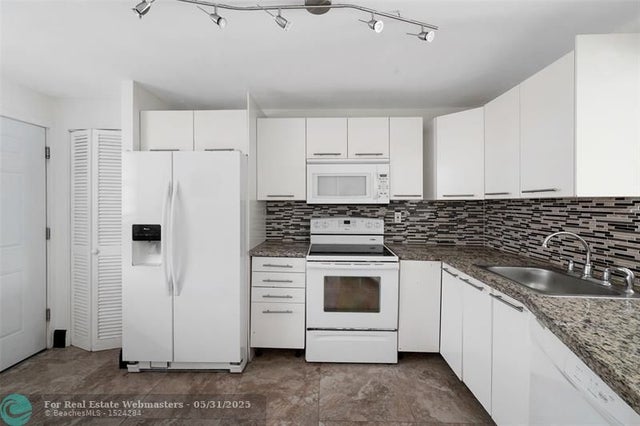 3 of 30 - 1750 Ne 191st St 519, Miami, FL