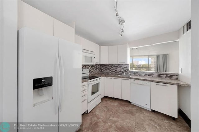5 of 30 - 1750 Ne 191st St 519, Miami, FL
