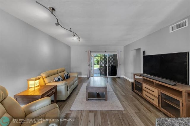 4 of 39 - 1535 Se 15th St 105, Fort Lauderdale, FL