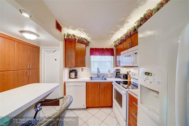 2 of 15 - 9440 Sunrise Lakes Blvd 312, Sunrise, FL