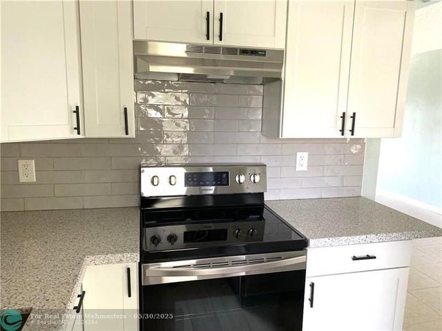 4 of 20 - 2555 Ne 11th St 505, Fort Lauderdale, FL