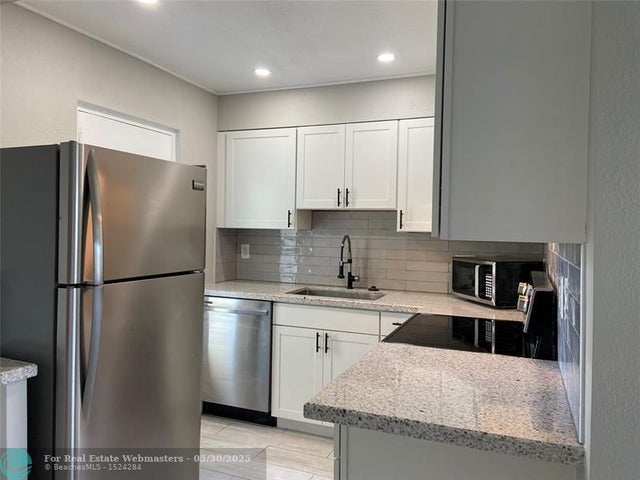 5 of 20 - 2555 Ne 11th St 505, Fort Lauderdale, FL