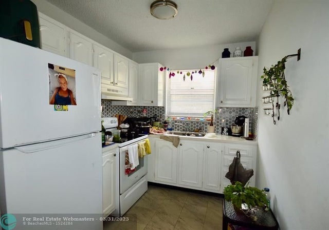 3 of 4 - 1733 N 3rd Ave 7, Lake Worth, FL