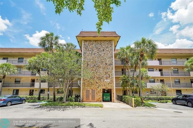3 of 31 - 4950 S Sabal Palm Blvd 302, Tamarac, FL