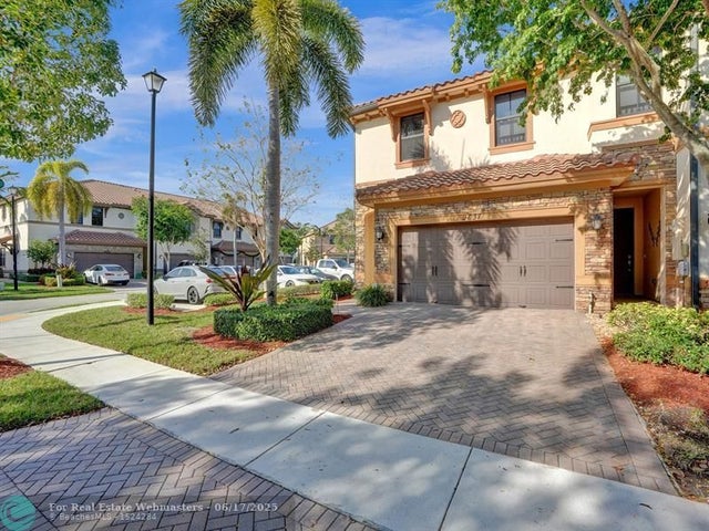 2 of 60 - 9637 Watercrest Isle, Parkland, FL