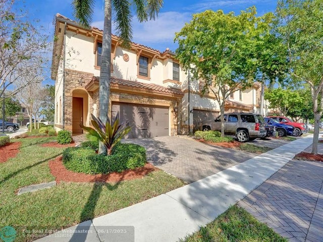 5 of 60 - 9637 Watercrest Isle, Parkland, FL