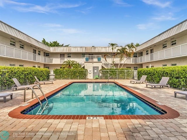 2050 N Douglas Rd 211, Pembroke Pines