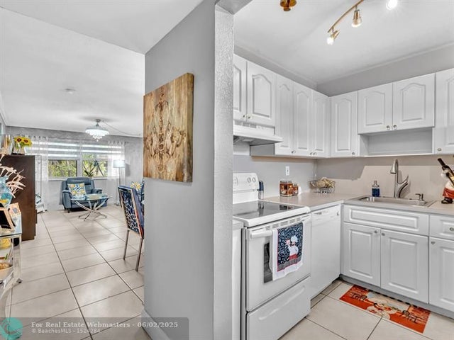 4 of 35 - 2050 N Douglas Rd 211, Pembroke Pines, FL
