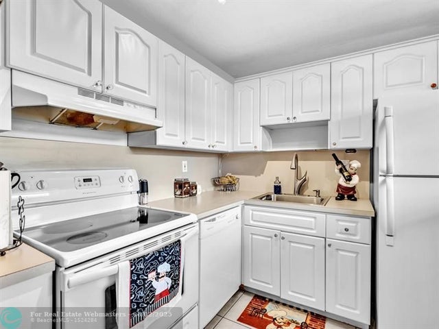 5 of 35 - 2050 N Douglas Rd 211, Pembroke Pines, FL