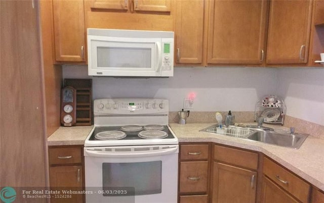 5 of 22 - 465 Paradise Isle Blvd 307, Hallandale, FL