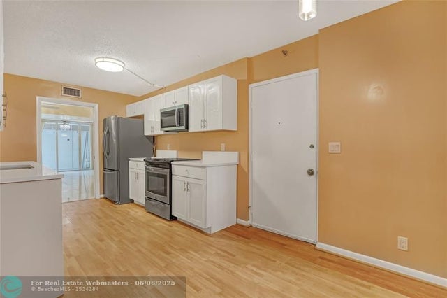 3 of 28 - 6850 10th Ave 101, Lake Worth, FL