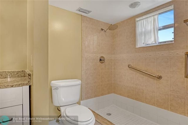 5 of 28 - 6850 10th Ave 101, Lake Worth, FL