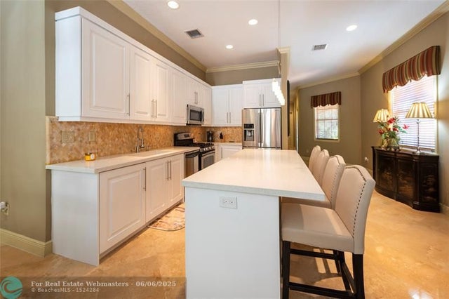 4 of 18 - 1400 Ne 24 St. 1400, Wilton Manors, FL