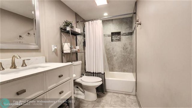 5 of 17 - 475 Se 8th St 216, Deerfield Beach, FL