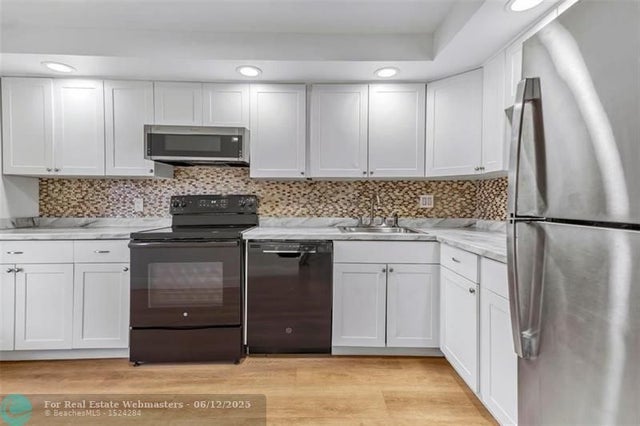 3 of 18 - 3001 Nw 46th Ave 310, Lauderdale Lakes, FL