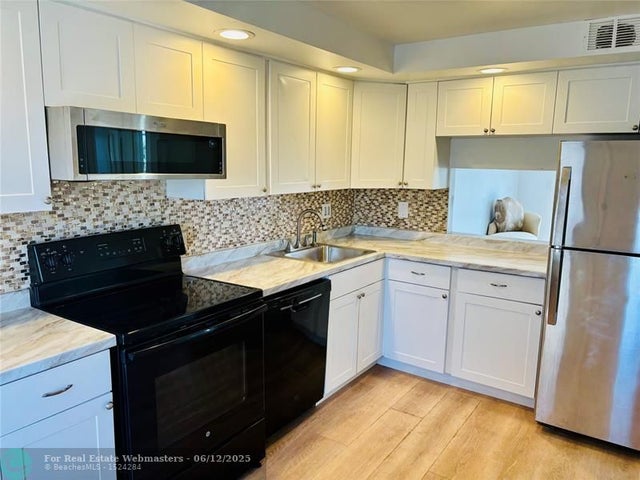 4 of 18 - 3001 Nw 46th Ave 310, Lauderdale Lakes, FL