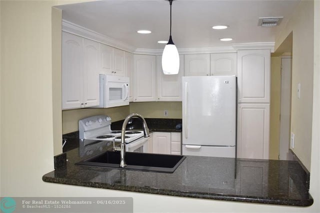 5 of 29 - 1000 River Reach Dr 215, Fort Lauderdale, FL