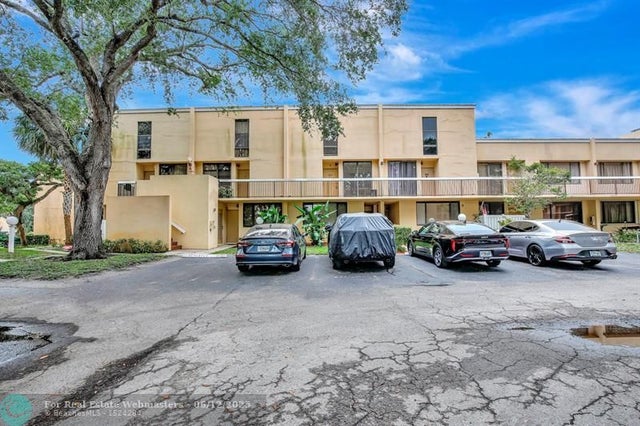 1 of 44 - 2821 Sw 87th Ave 811, Davie, FL