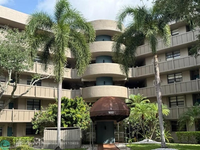 1 of 60 - 900 Colony Point Cir 407, Pembroke Pines, FL