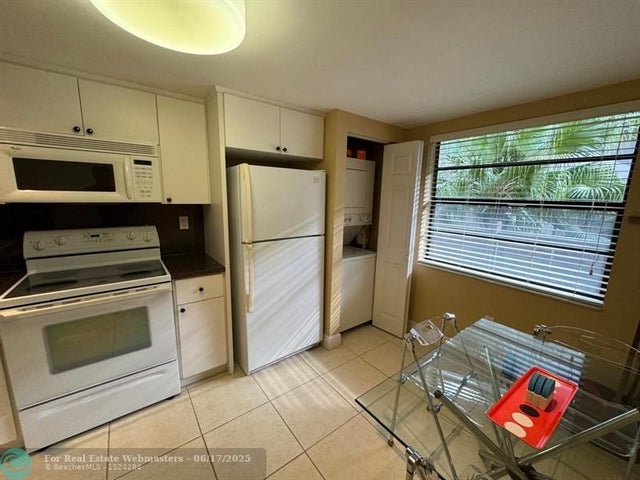 5 of 60 - 900 Colony Point Cir 407, Pembroke Pines, FL