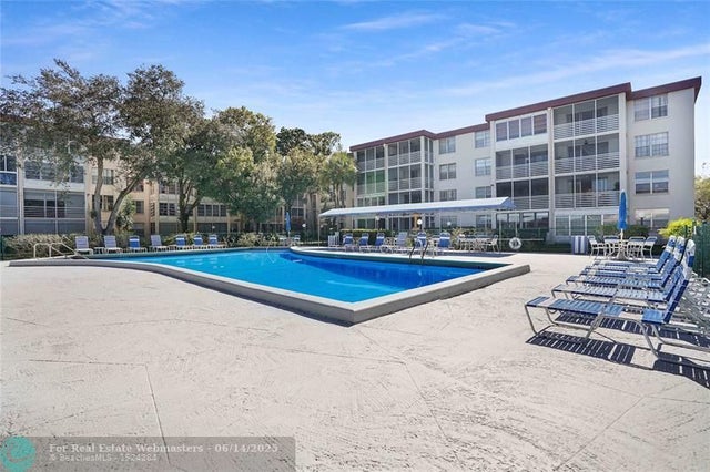 1 of 43 - 2650 Nw 49th Ave 320, Lauderdale Lakes, FL