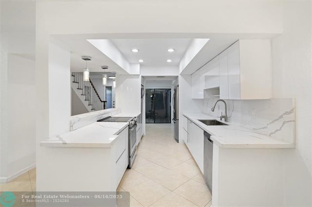 4 of 32 - 2305 Saint Andrews Rd 129, Hollywood, FL