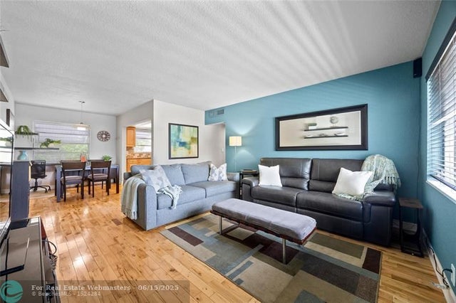 4 of 29 - 3847 S Circle Dr 11, Hollywood, FL