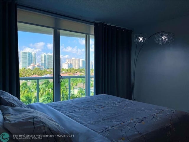 4 of 20 - 19370 Collins Ave, Sunny Isles Beach, FL