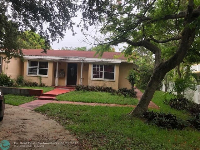 1 of 2 - 1922 Jefferson St, Hollywood, FL