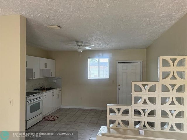 4 of 40 - 2986 Nw 91st St, Miami, FL