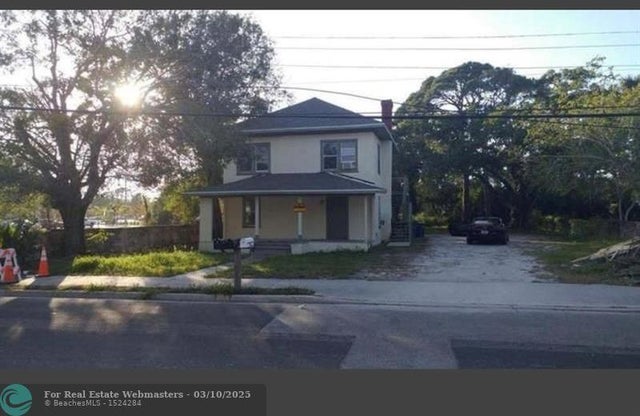 1 of 13 - 201 N 17th St, Fort Pierce, FL