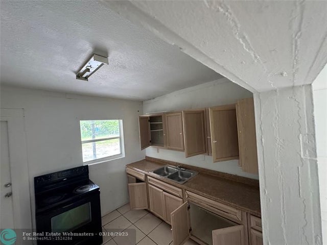 5 of 13 - 201 N 17th St, Fort Pierce, FL