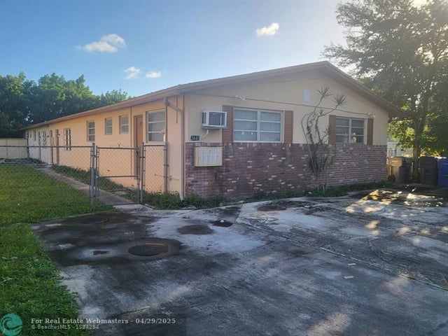 1 of 19 - 2440 Hayes St, Hollywood, FL