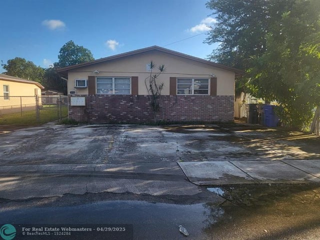2 of 19 - 2440 Hayes St, Hollywood, FL